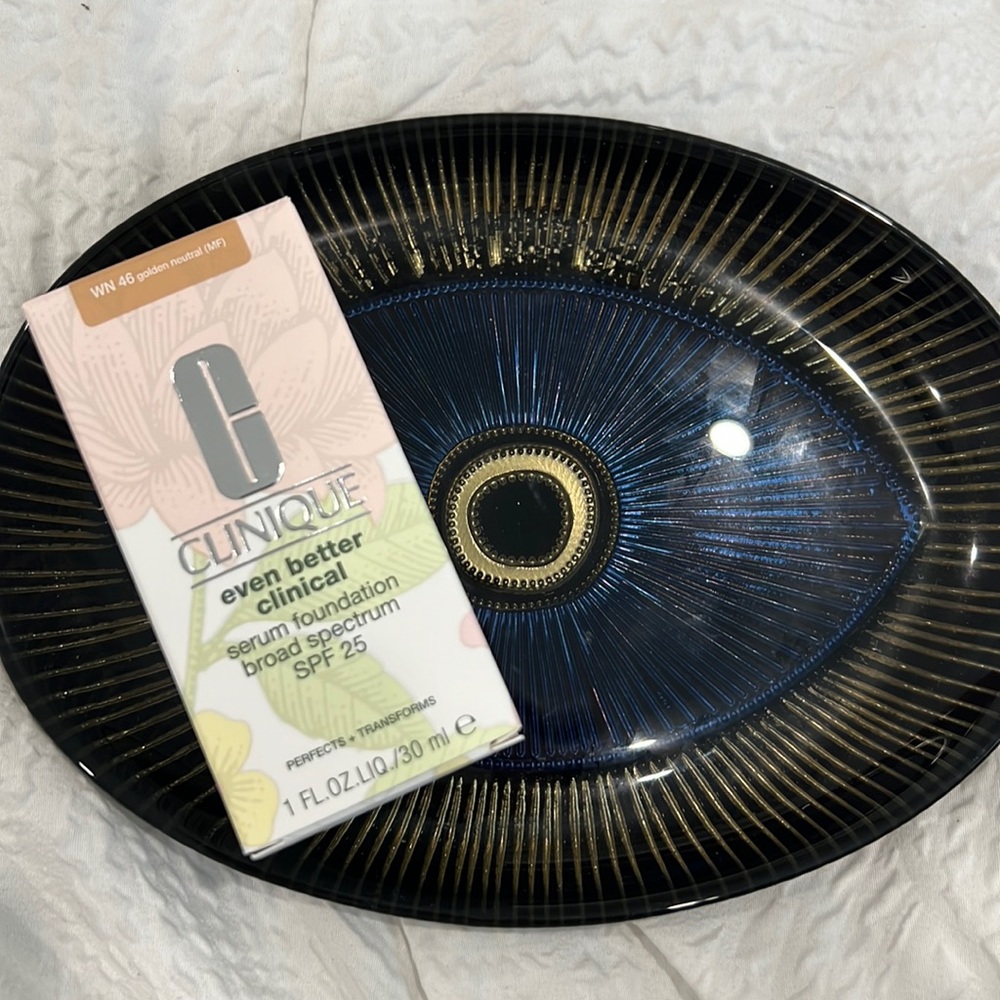 Even Better Clinical™ Foundation Broad Spectrum SPF 25